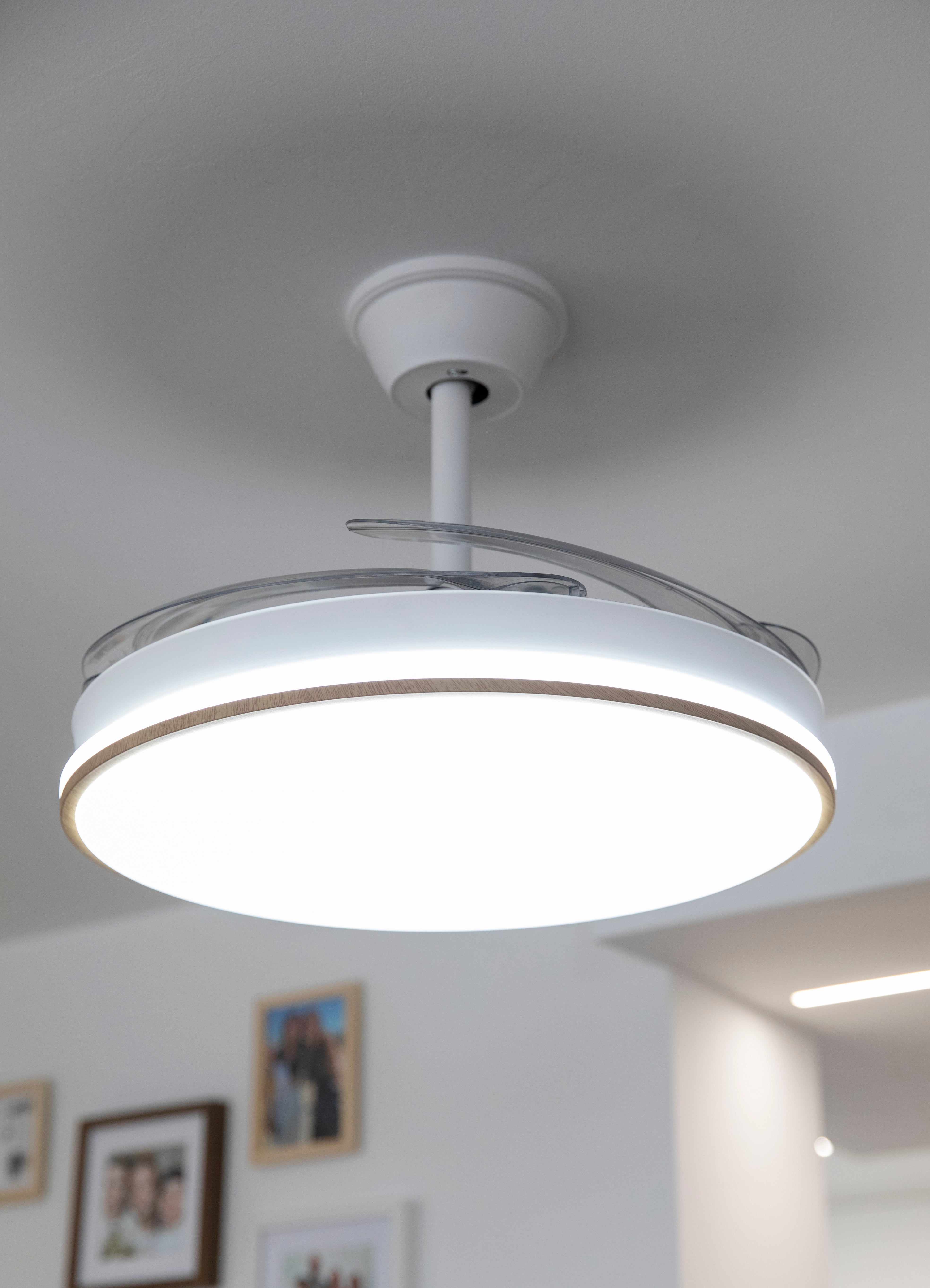 DUPI Ventilador de Techo con Luz LED COSMOS | Motor DC Silencioso | Función Verano e Invierno | 6 Velocidades | Aspas Retráctiles | Blanco-Taupe - 7
