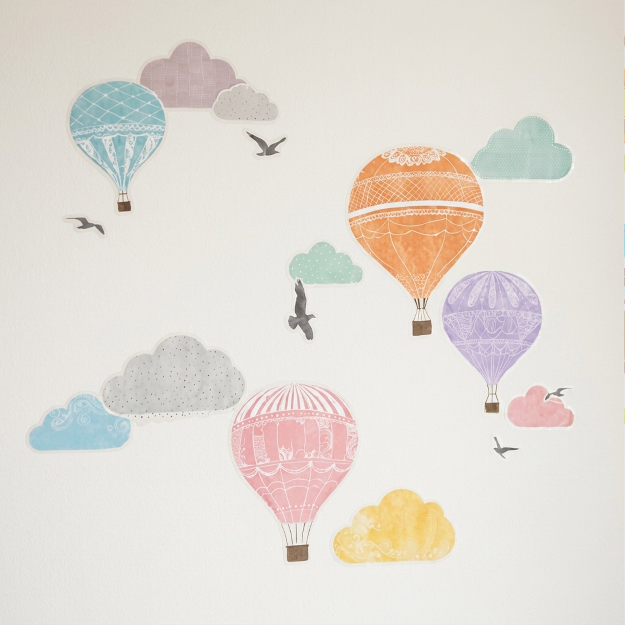 Stickers Muraux décoration adhésifs Montgolfière et nuages - 3