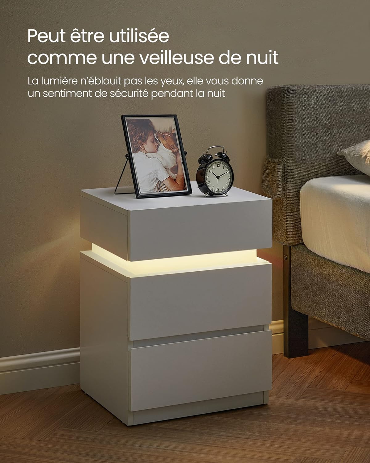Table de Chevet, avec Bande LED Multicolore Réglable, 3 Tiroirs, Style Moderne, 33,5 x 40 x 55 cm, Blanc - 4