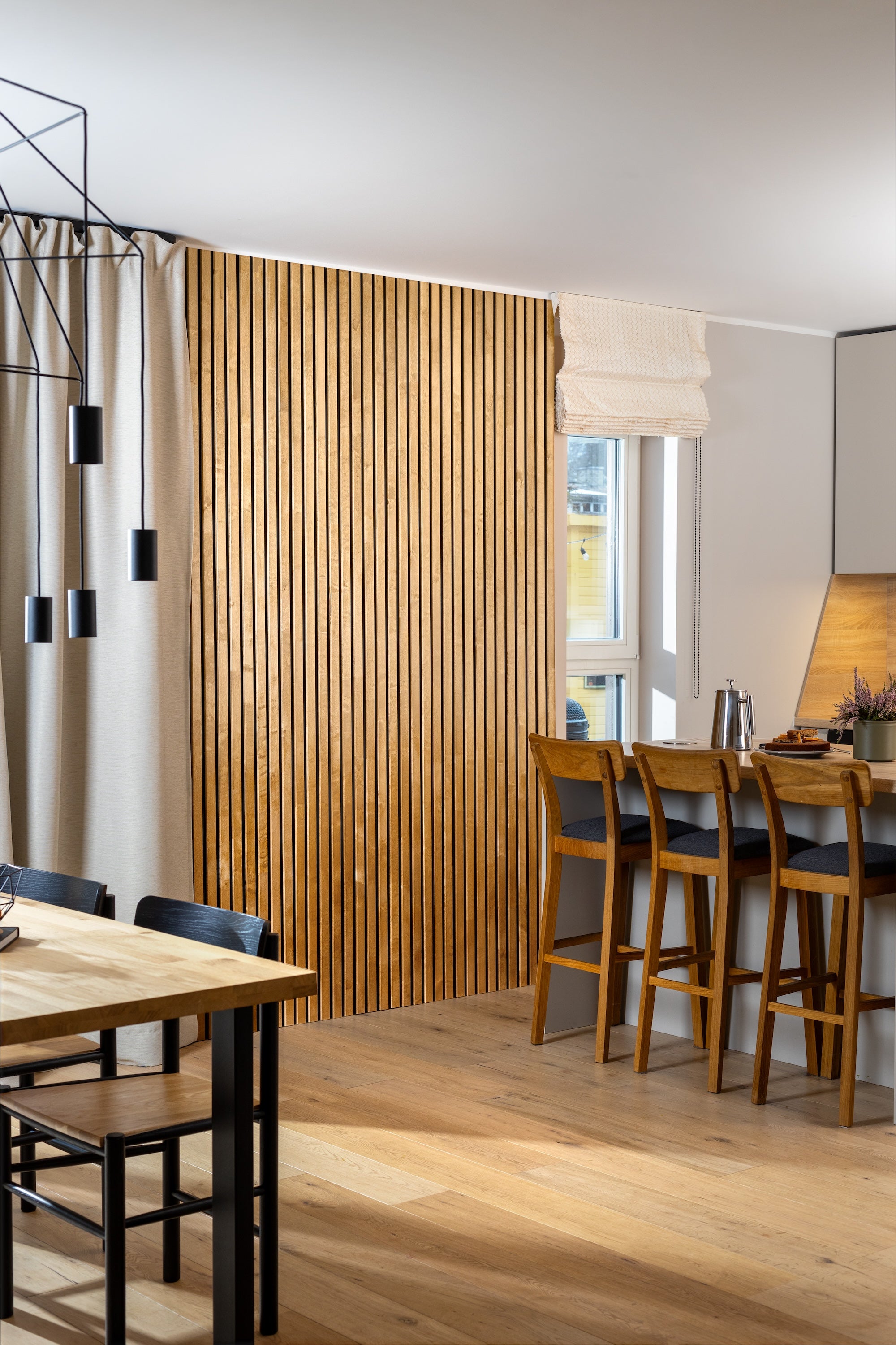 Lot de 2 Panneau Tasseau Acoustique en Bois - Bois de Bouleau Massif - 2400x385mm - Lattes 40mm, Support en Feutre Noir - 4