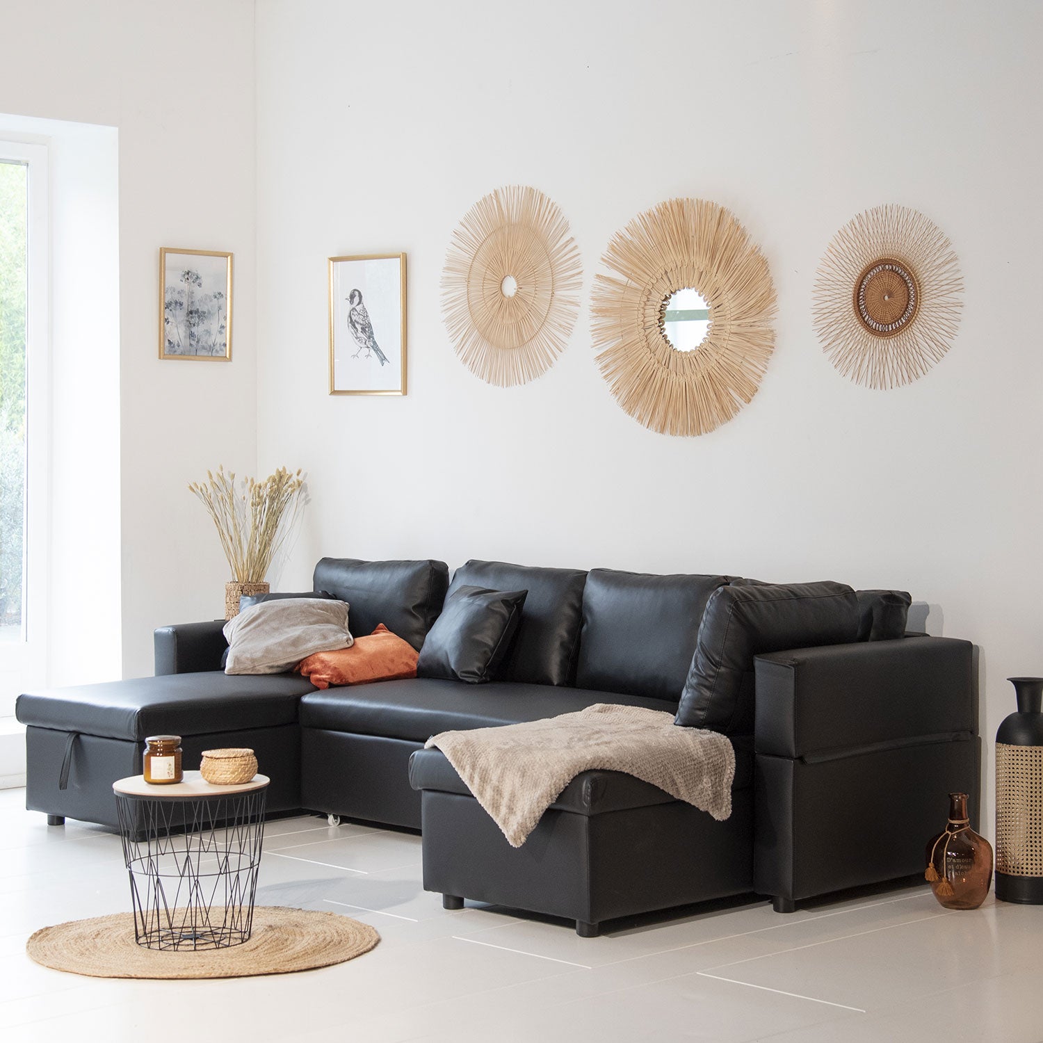 SCOTT 4-osobowa czarna panoramiczna rozkładana sofa z imitacji skóry