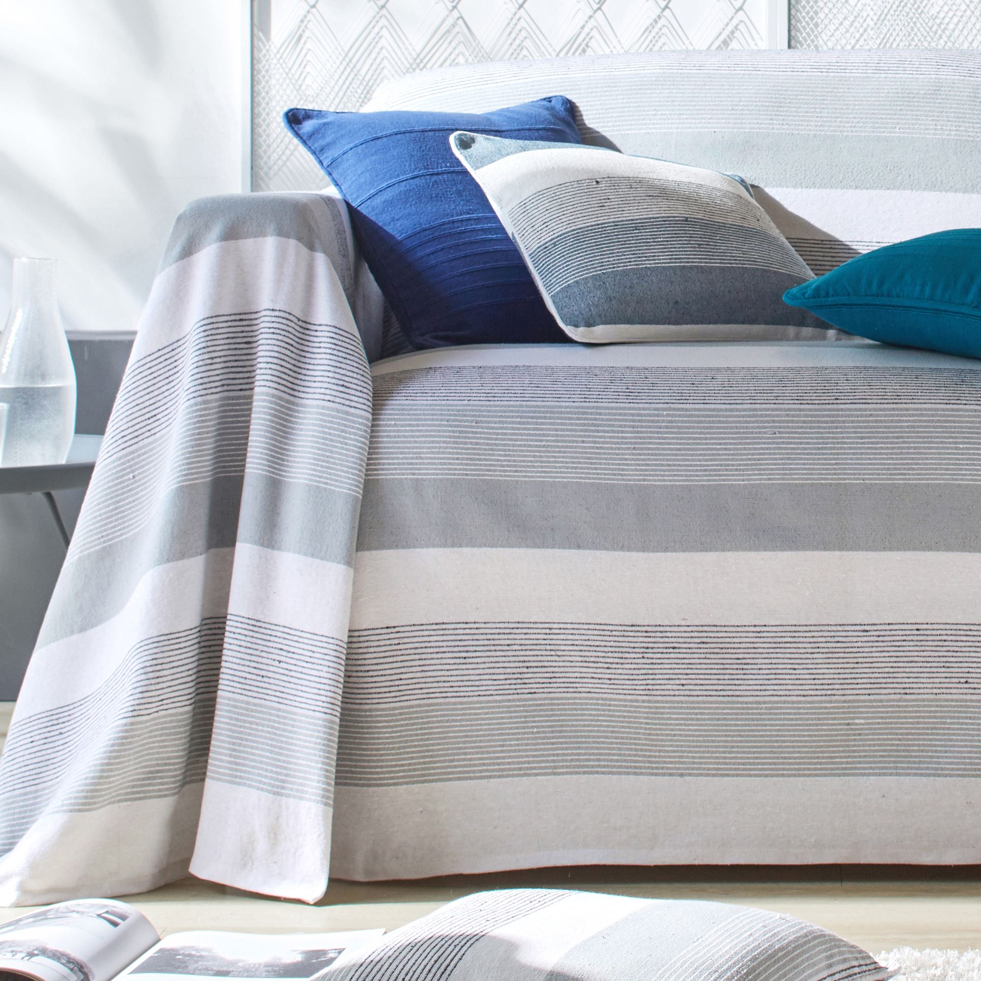 Jeté de canapé TREPORT 270x250 gris en coton - 3