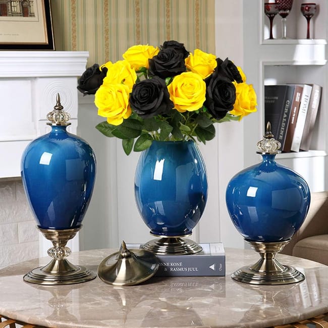 Arredamento D'interni, Fiori Di Rose Artificiali, Un Grande Bouquet Di Arredamento D'interni, Fiori Di Rose Artificiali, Un Grande Bouquet Di