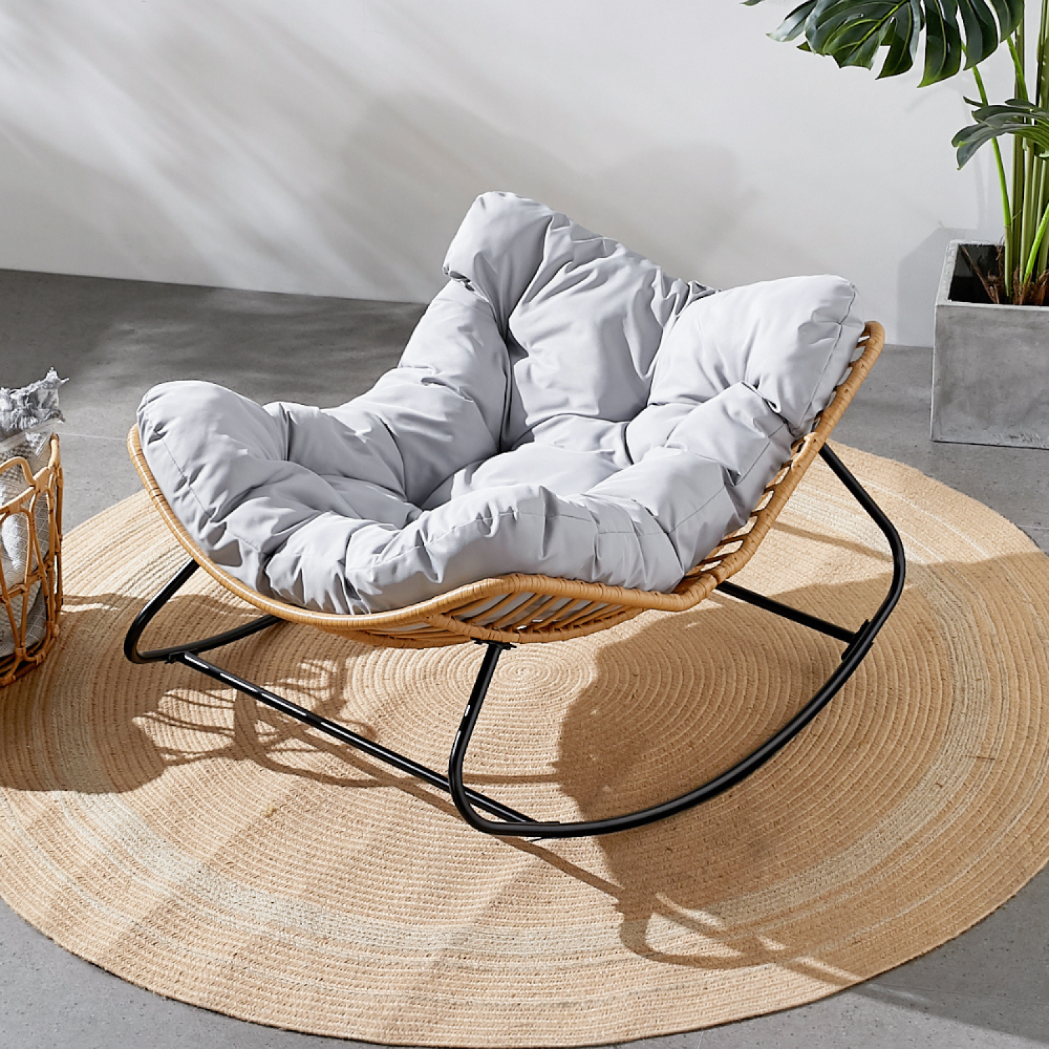 Fauteuil à bascule en résine tressée coussin gris CANGGU - 3