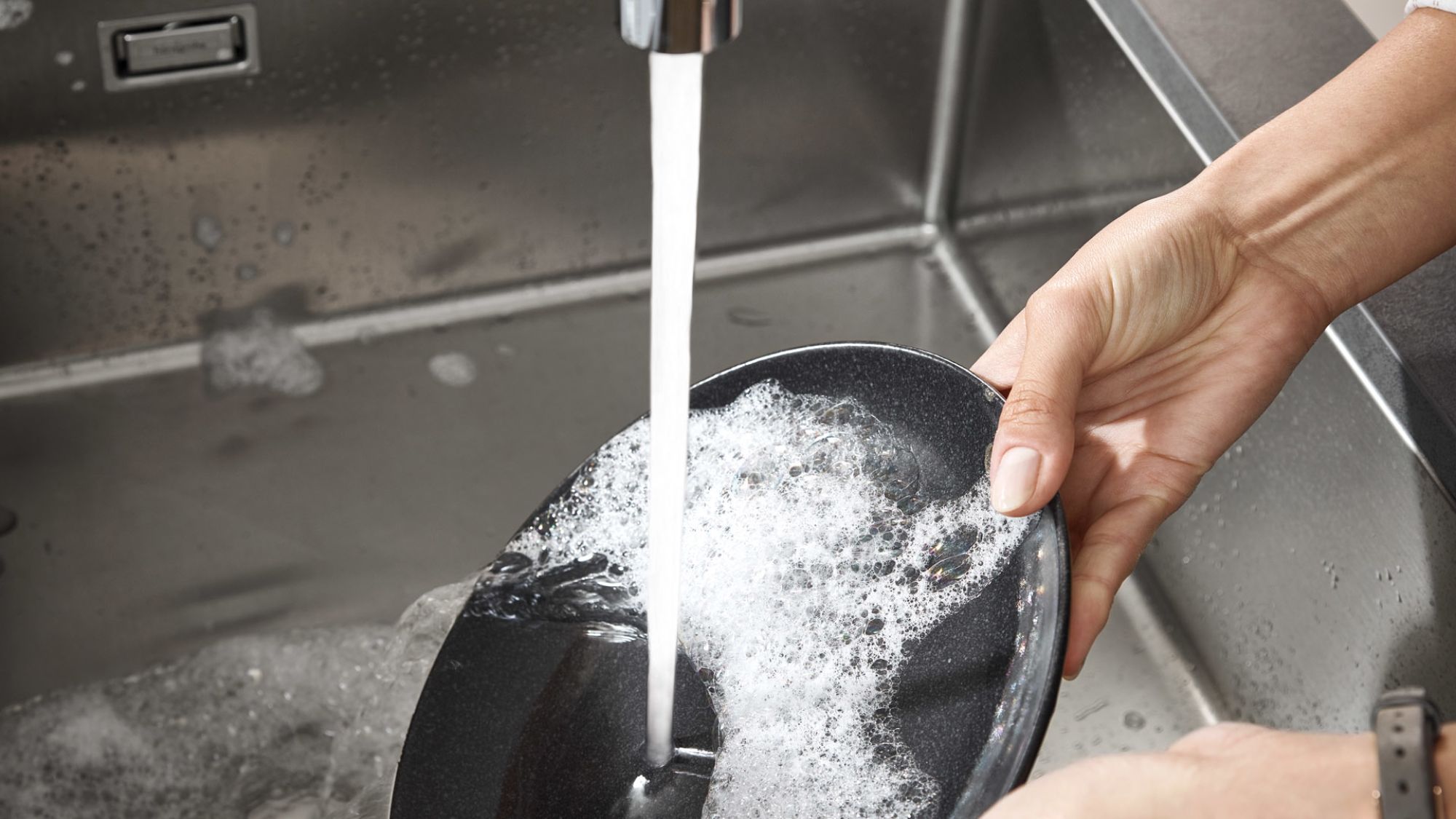 Bateria kuchenna z natryskiem HANSGROHE Stamis czarna - 3