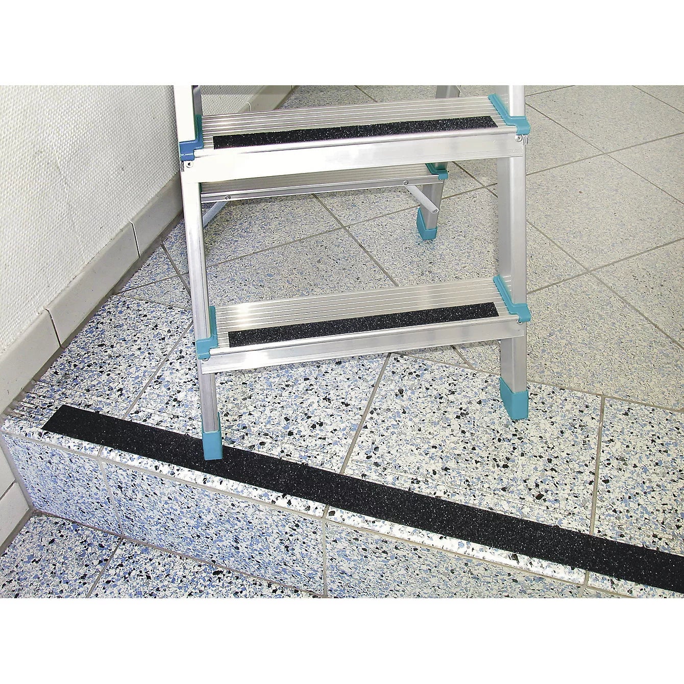 Strisce Antiscivolo Per Scale 10m PVC - Protezione Bordi Scale Esterne/Interne Con Scanalature Antisdrucciolo - Foto 10