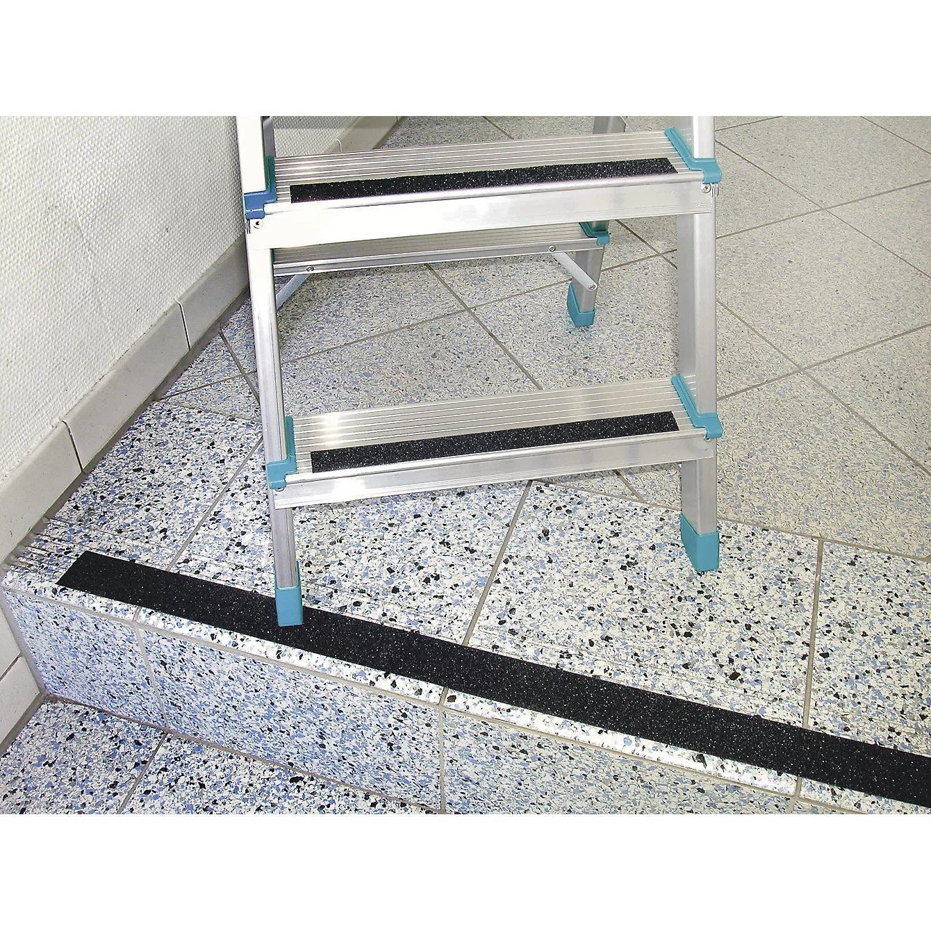 Strisce Antiscivolo Per Scale 10m PVC - Protezione Bordi Scale Esterne/Interne Con Scanalature Antisdrucciolo - Foto 10