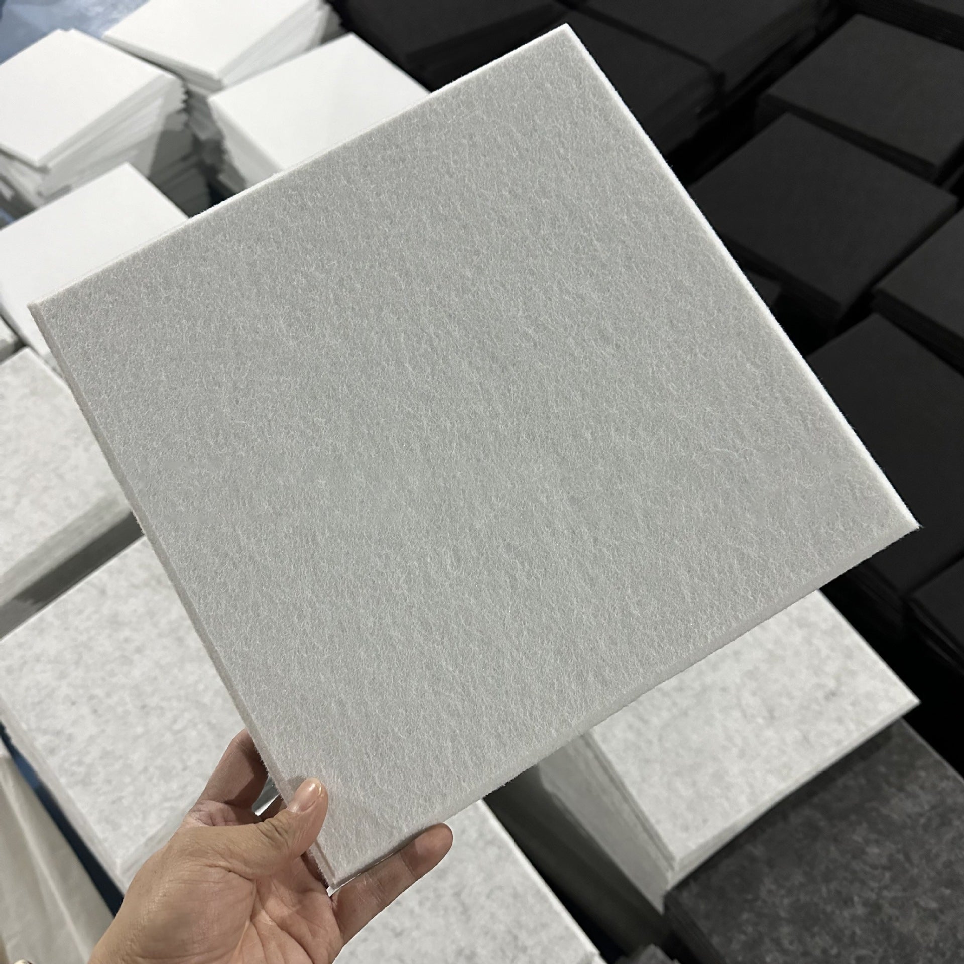 Paneles Acústicos Autoadhesivos, Paquete de 24, Acolchado Insonorizado de Poliéster de 30x30cm, Paneles de Pared Insonorizados de Alta Densidad - 2