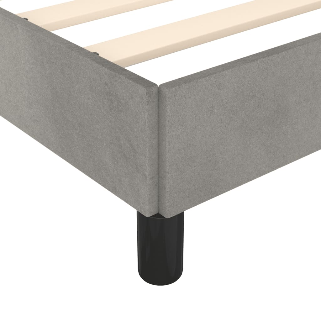 Cadre de lit sans matelas gris clair 160 x 200 cm en velours - 9