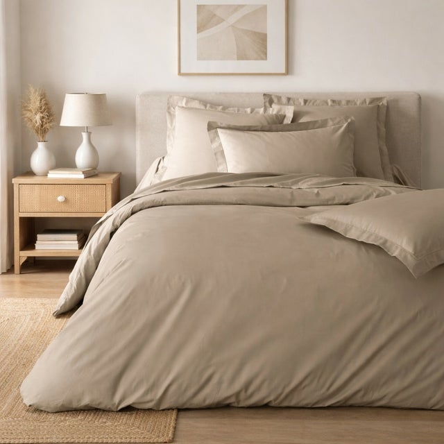 Parure de lit 240 x 220 cm – Percale de coton 78 fils – Sable – Qualité Hôtel – 2 taies 63x63 cm