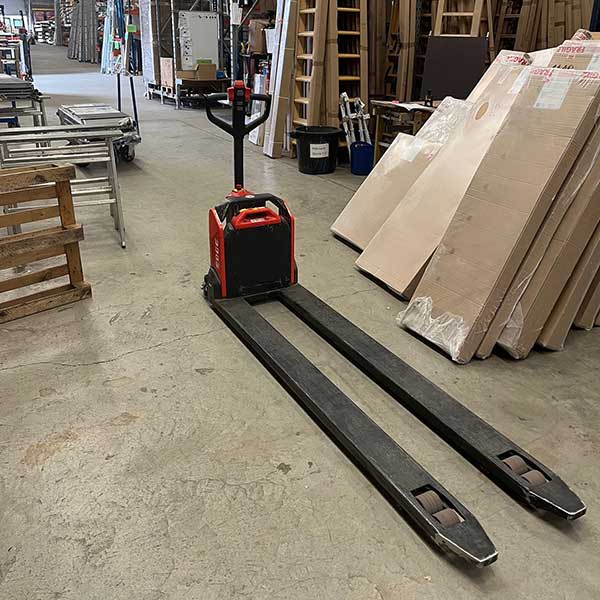Transpalette électrique long - Fourches 1800x540mm - Charge max 1.5T - Batterie lithium - Industrie et logistique - PTE20N-1800 - 4