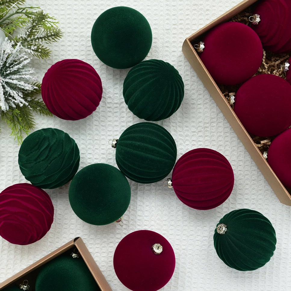 12 peças de decorações de bola de Natal retro requintadas, bolas de Natal de veludo, 8 cm, cor de vinho - 5
