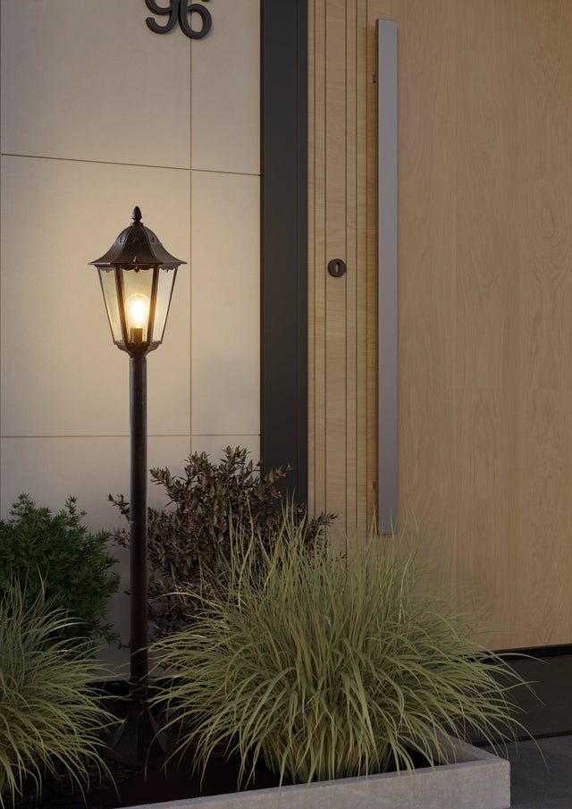 Lampada da terra NAVEDO, struttura in alluminio fuso, finitura nero, argento patinato, diffusore in vetro, finitura chiaro, IP44, Ø230 H1200 - EGLO