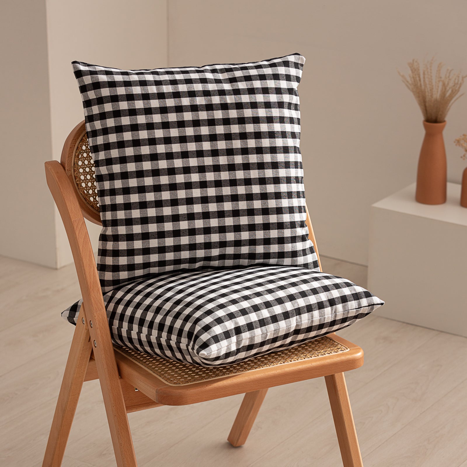 Set 2 fodere per cuscini Vichy 45x45 cm - Fodere decorative per cuscini per divano con cerniera, cotone traspirante e morbido, colore Nero - 3