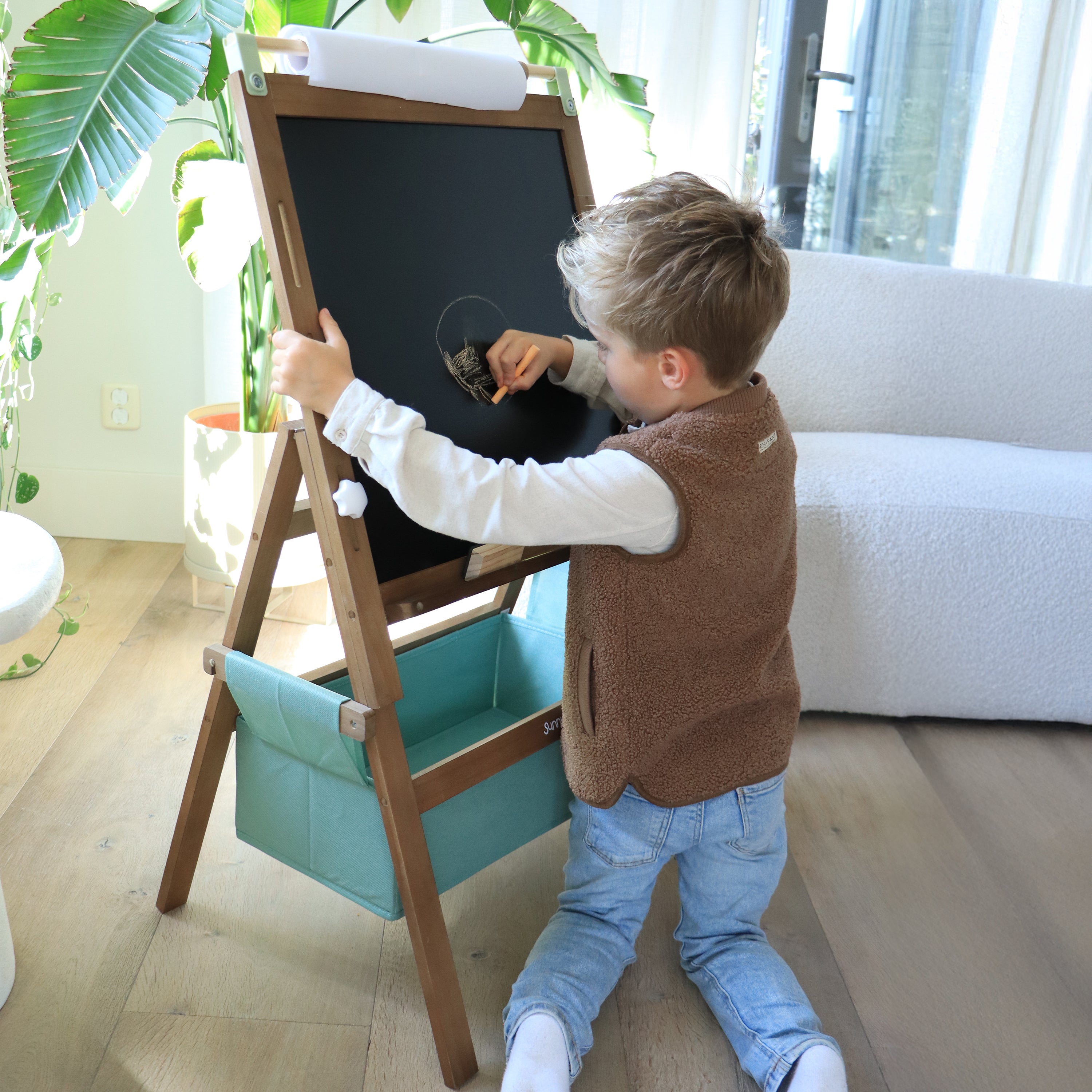 Sunny Lara Chevalet pour enfants en bois, marron | Tableau blanc, tableau noir et rouleau de papier | Tableau magnétique avec craies, feutres, - 3
