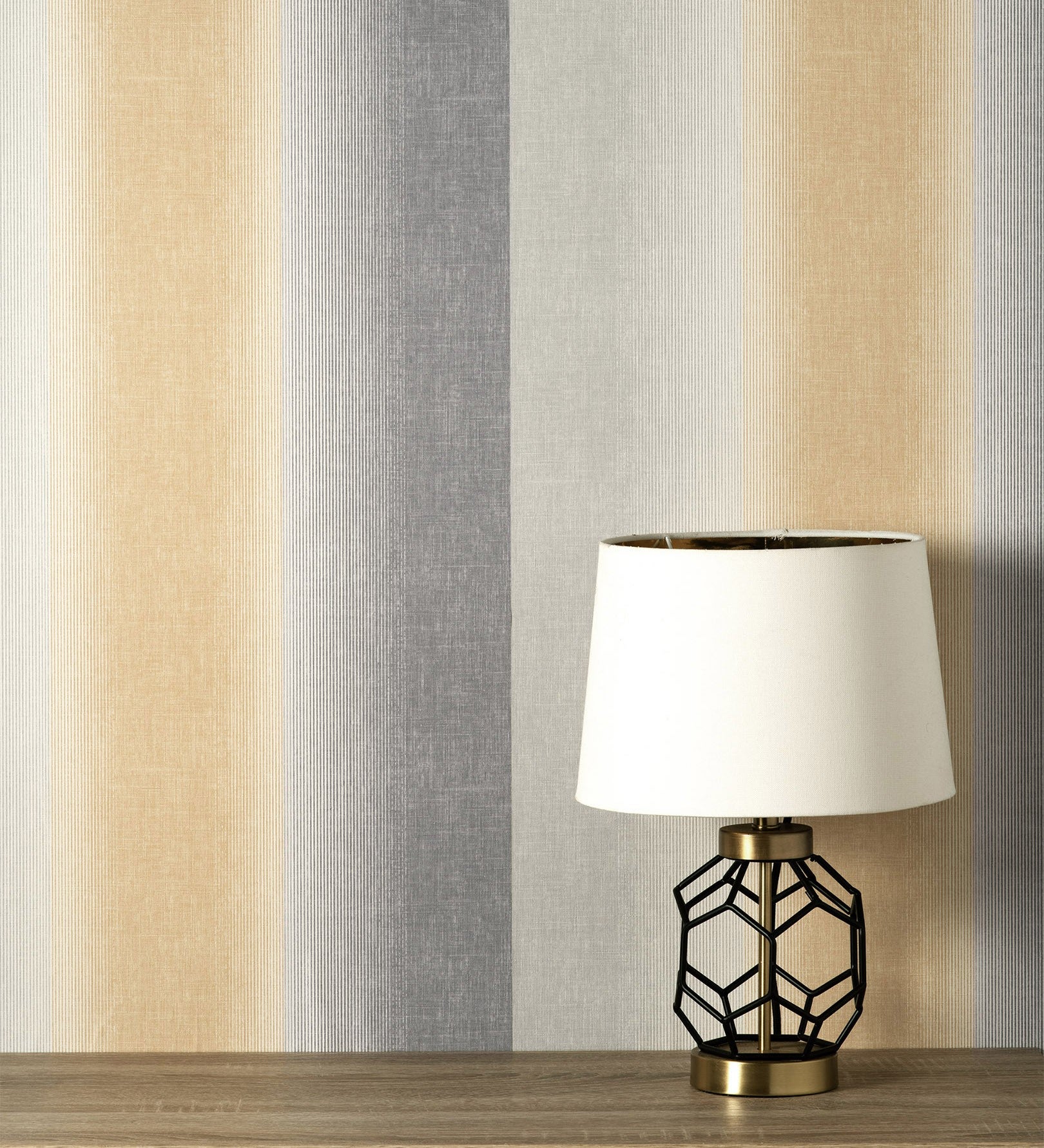 Papel pintado vinílico lavable de rayas mostaza y gris con textura en relieve - oralia stripes 681319 de gaulan - rollo de 10 m x 0,53 m