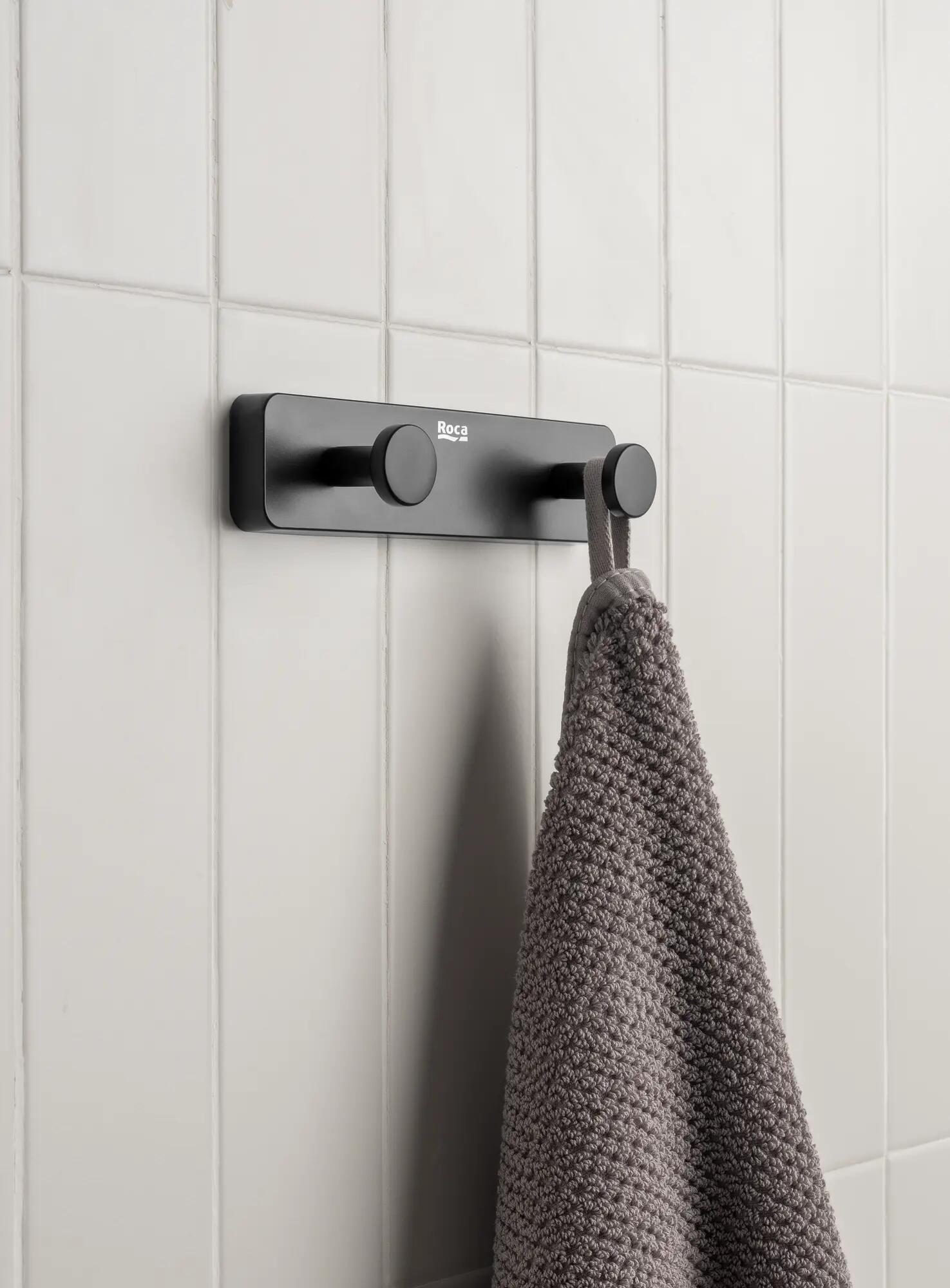 Porte-manteau mural Legacy en acier inoxydable noir avec 2 crochets - 2