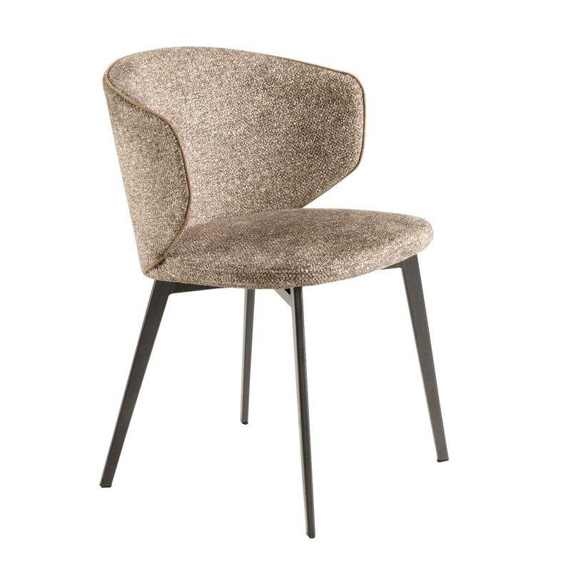 Brązowe krzesło z marmurkowej tkaniny