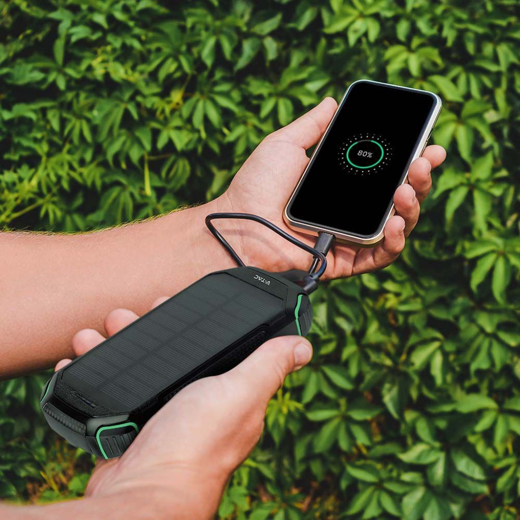 Power Bank Solare 56800mAh Con Ricarica Wireless 15W, 30W PD USB-C, 4 Cavi Integrati E Torcia LED, Impermeabile IP65