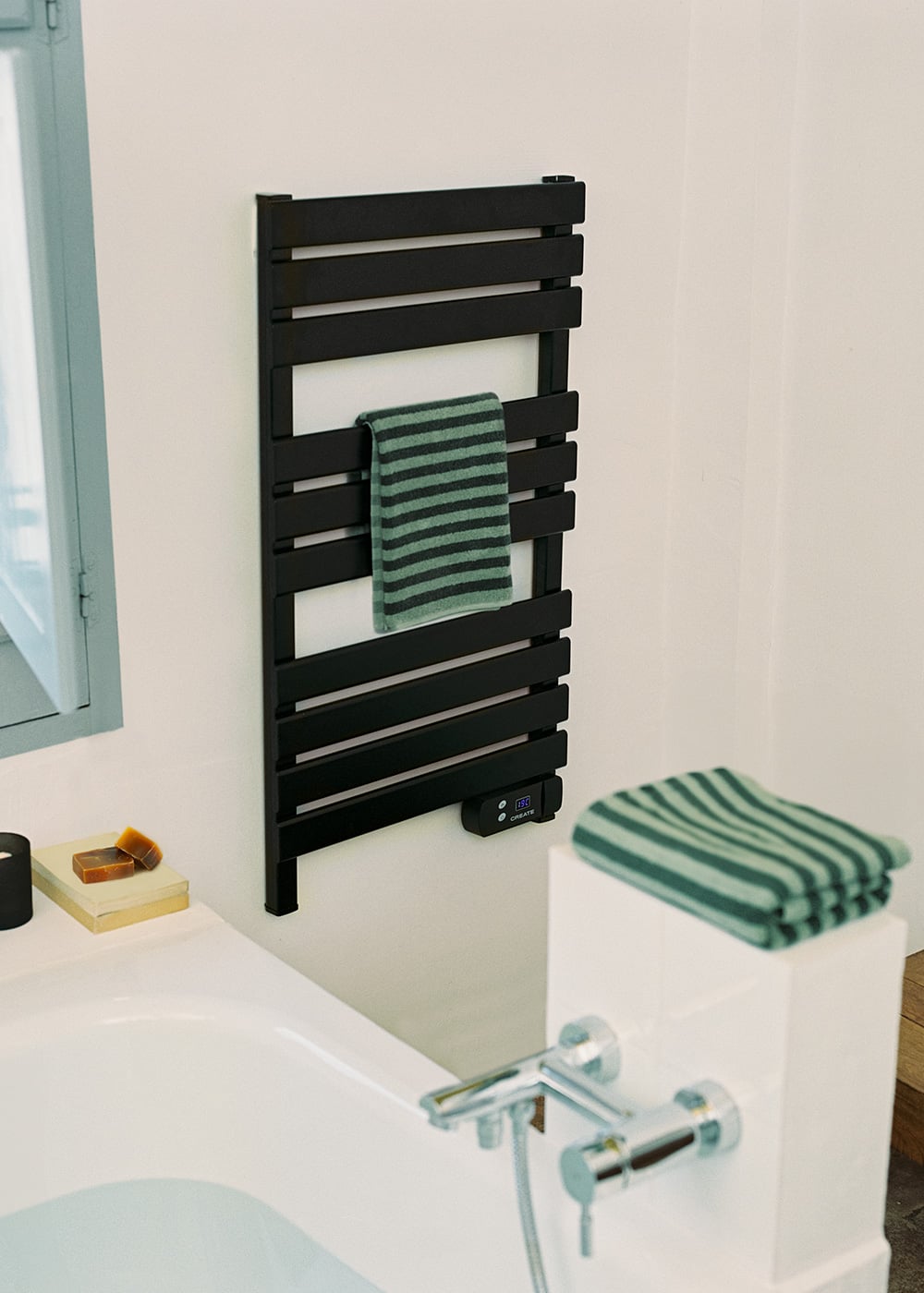 CREATE - WARM TOWEL - Toallero eléctrico de pared 500W sin patas sin estante - 2