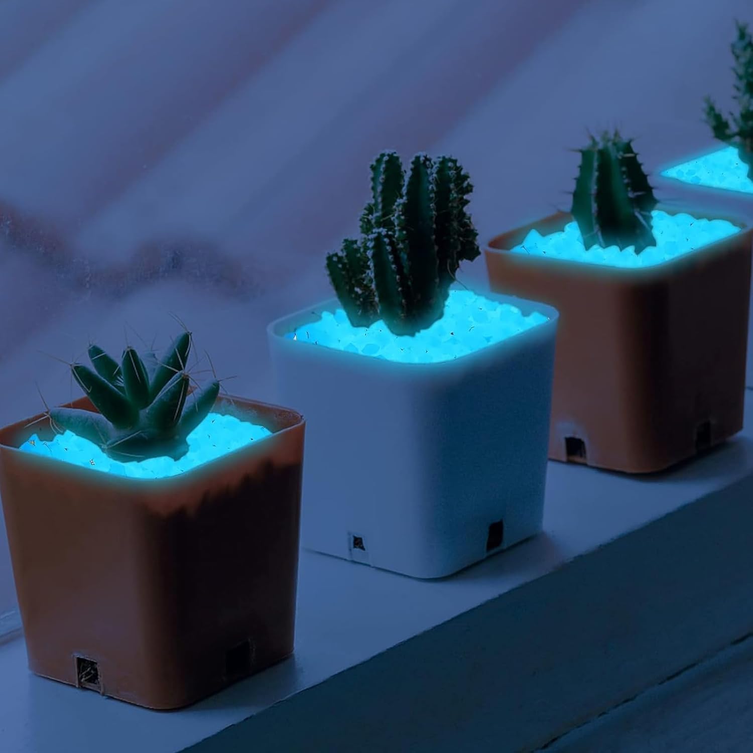10 000 piedras luminosas blancas de 3 a 5 mm para decoración de jardín. Guijarros que brillan en la oscuridad. - 4