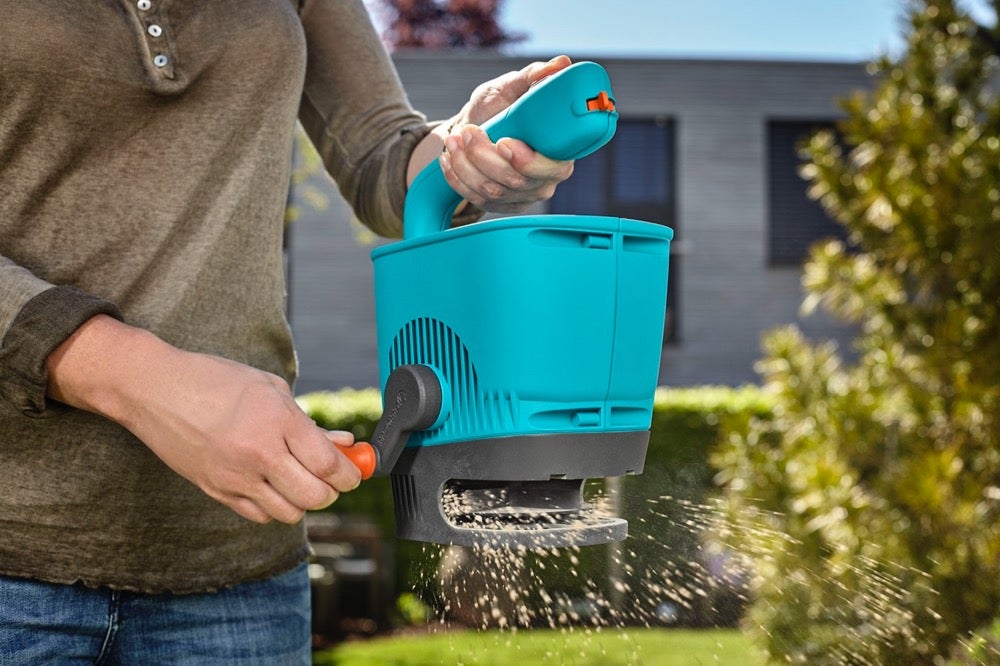 Gardena Spandiconcime Manuale M - Adatto Fino A 100 Metri Quadri - Con Manovella - 4 Posizioni - 7