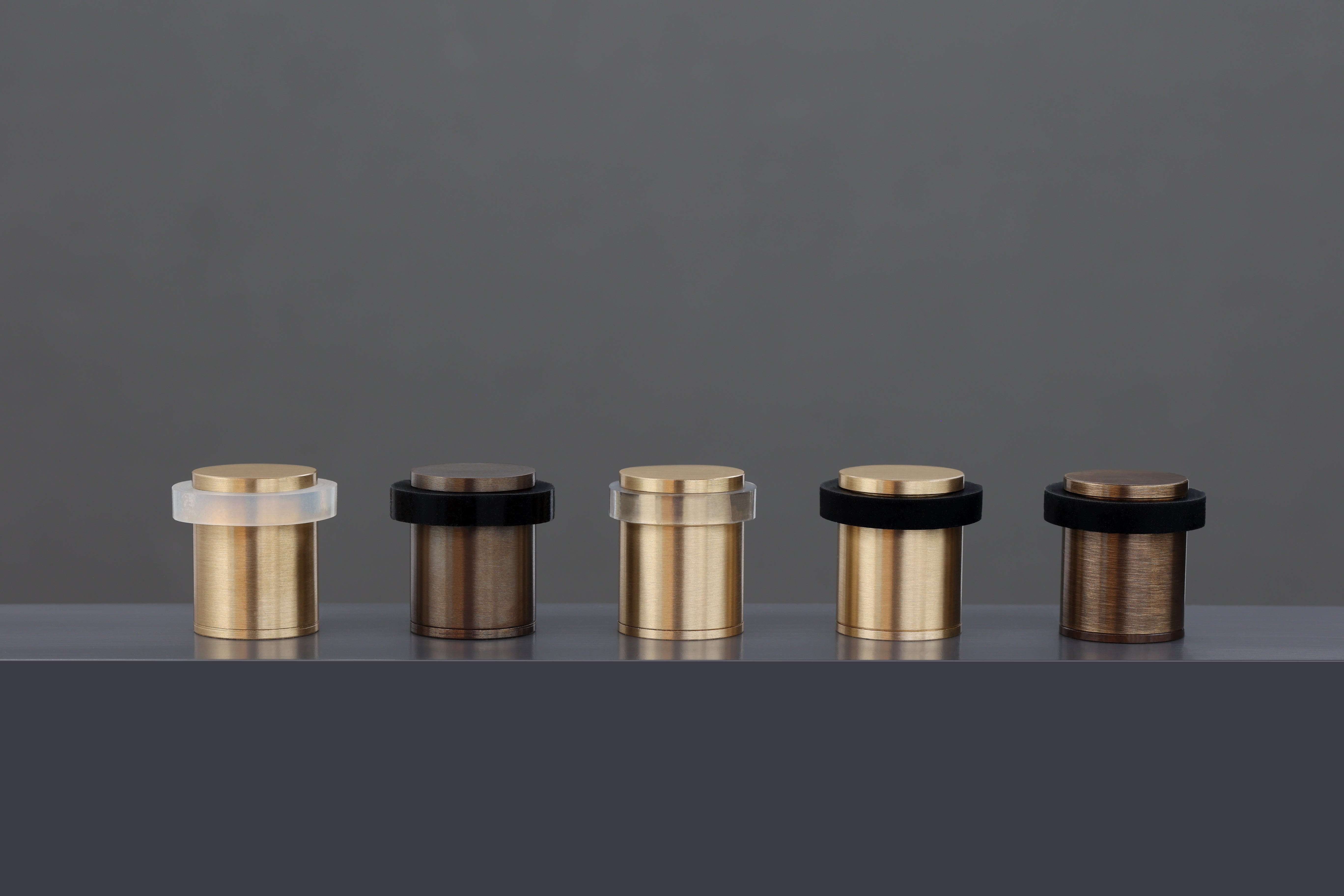 Lot de 4 butées de sol 20 x 25 mm, laiton avec caoutchouc de protection blanc, à visser, EVI Herrajes - 6