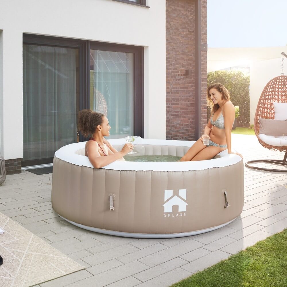 HOME DELUXE - Spa extérieur - SPLASH + coussins, porte-boissons et pare-soleil - Couleur : beige - ⌀ 208 cm, 130 jets d'air - avec couverture, kit de - 4