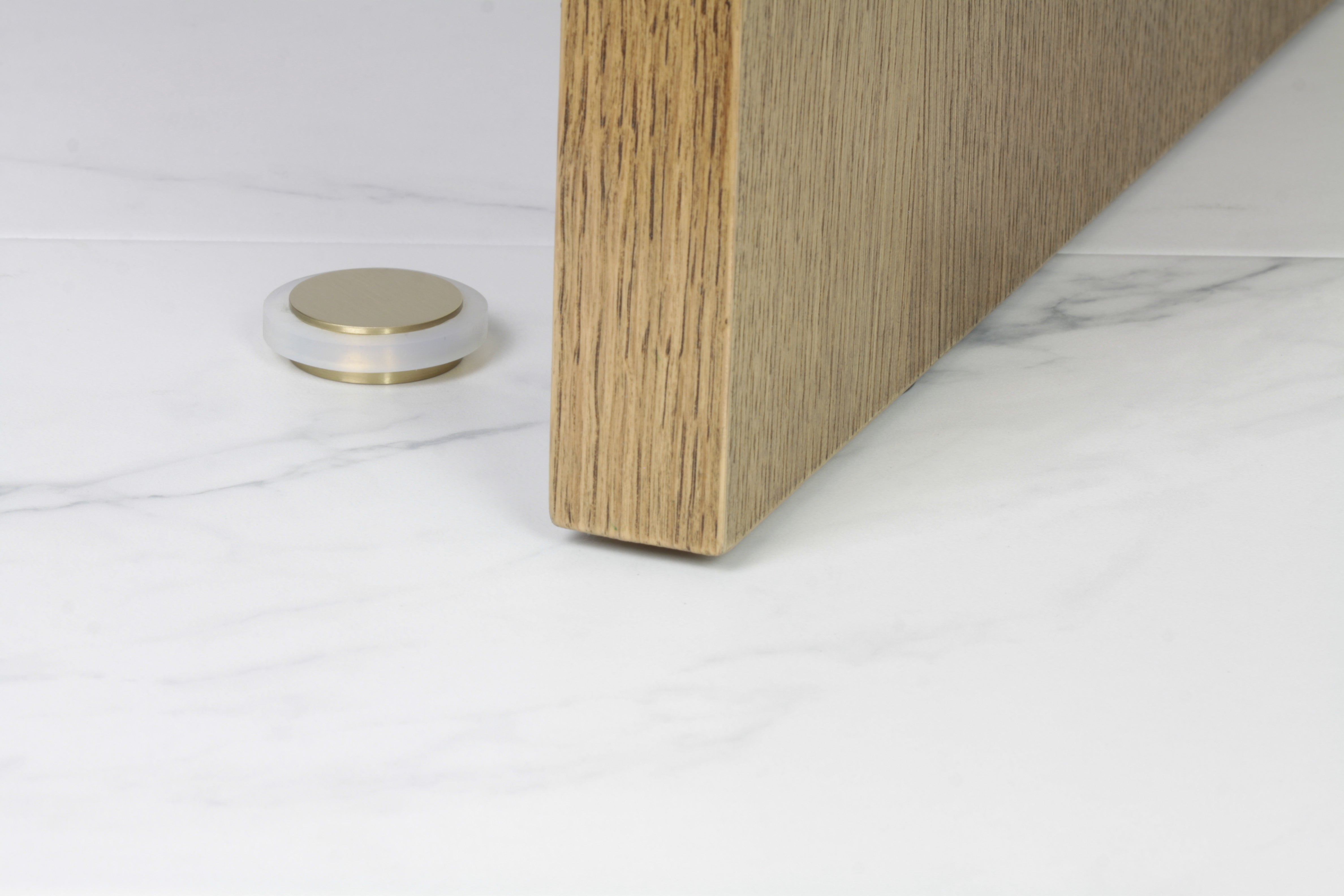 Butée de porte 35 x 12 mm pour sol, laiton avec caoutchouc de protection blanc, adhésif, EVI Herrajes - 3