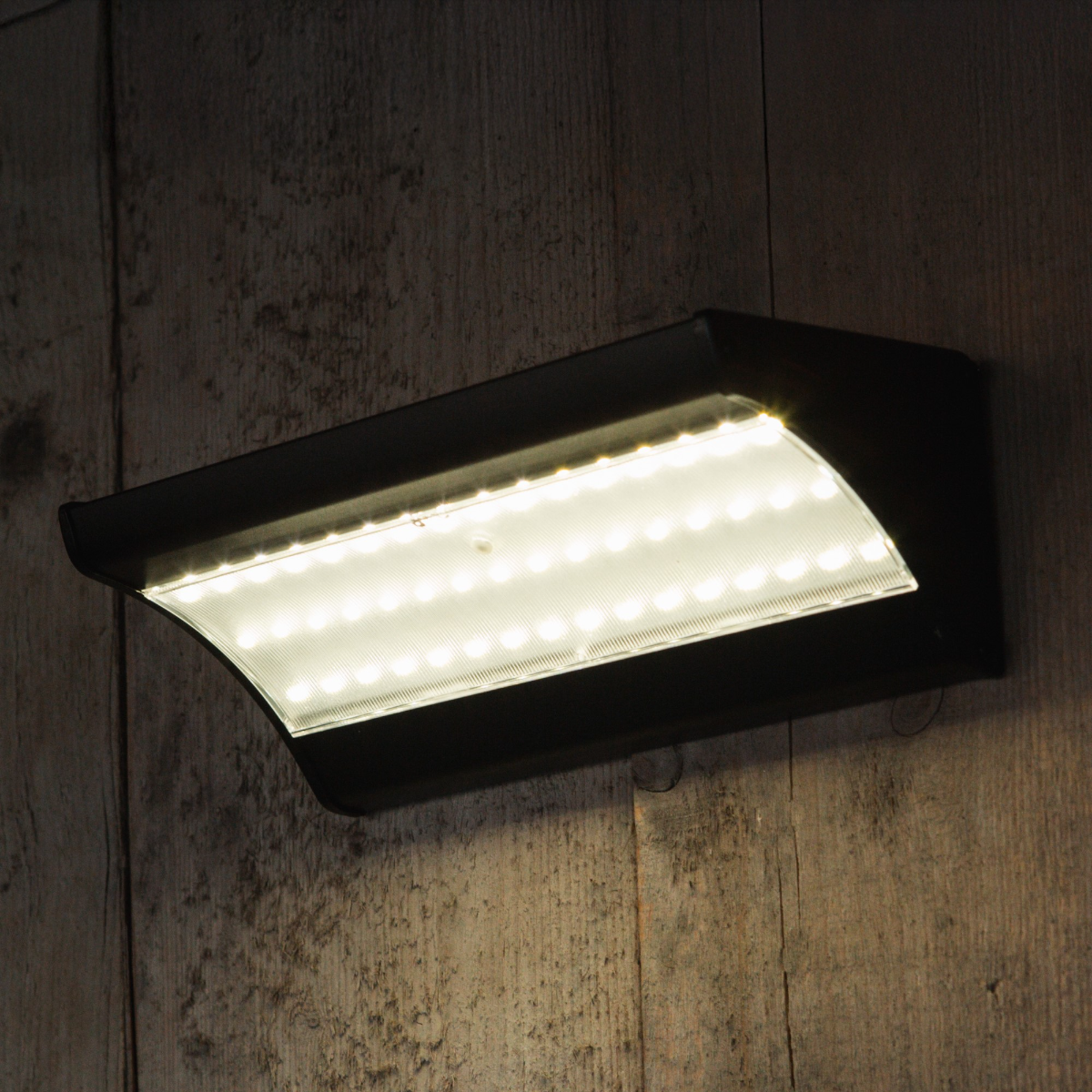 Iplux® Applique murale solaire LED SafeSense Pro - 900 lumens - Haute qualité - Capteur de mouvement - IP65 - 4000K - Aluminium - 4