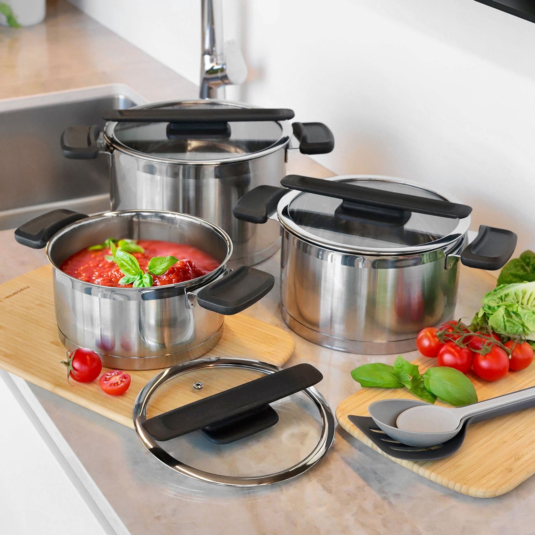 TEAMFAR Set 6 Ciotole Acciaio Inox Nere con Coperchi e Basi Silicone