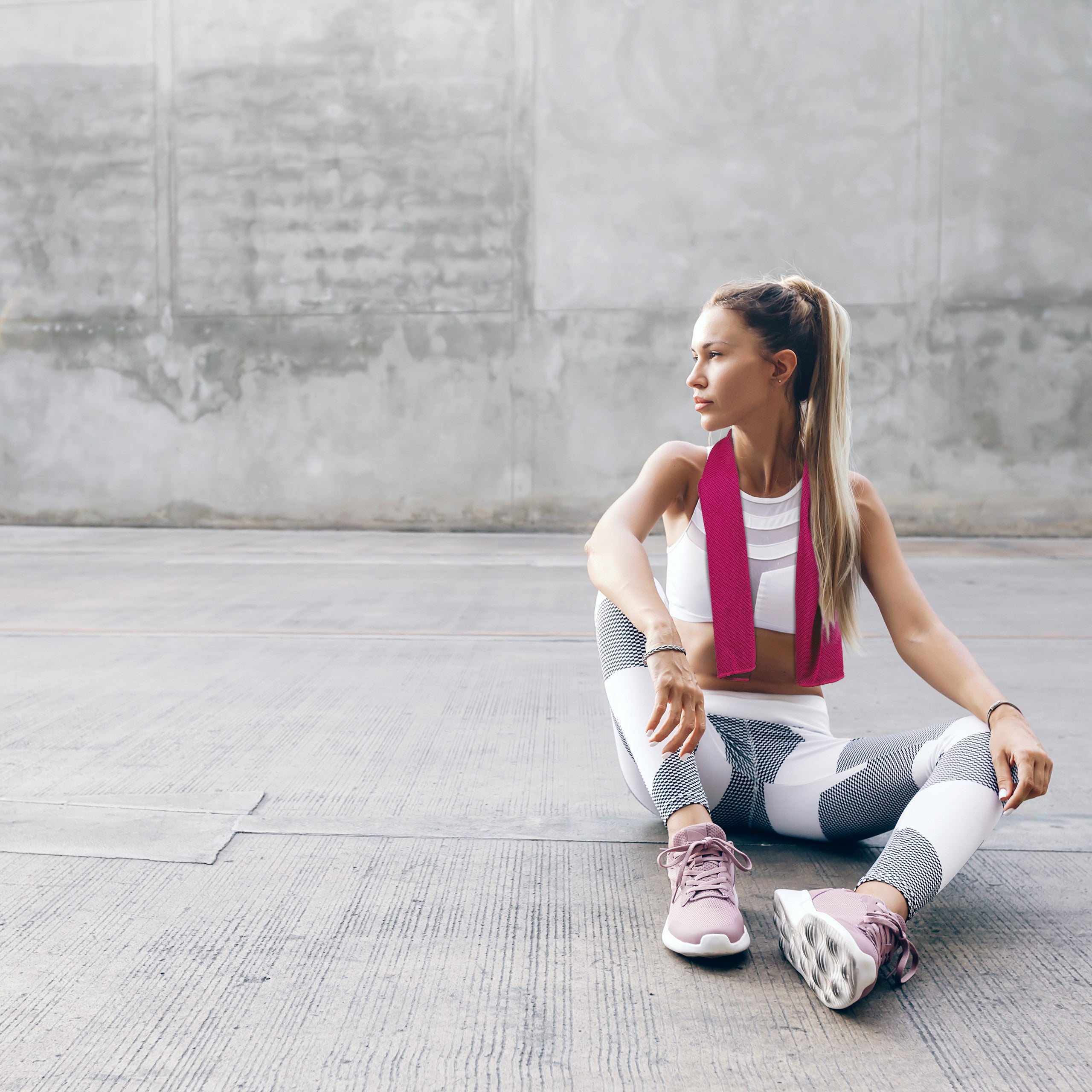 Toallas Gimnasio Enfriamiento, Pack de 2, Para Hacer Deporte, Microfibra, Poliéster-PP, 90 x 30 cm, Rojo, Relaxdays - 5