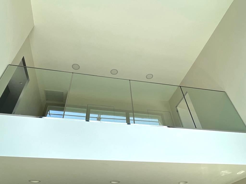 GARDE-CORPS VERRE / VITRE GAMME ELEGANCE ALUMINIUM POSE À LA FRANÇAISE AU ML - 3