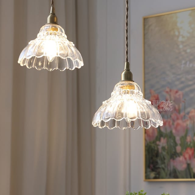 2 eleganckie lampy wiszące LED z mosiądzu i szkła – Campanula Design, ciepłe światło sufitowe do jadalni i wysp kuchennych