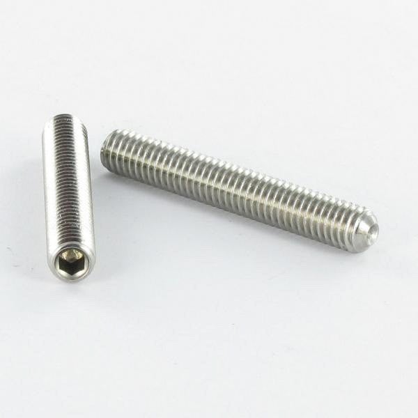 Longues boucles d'oreilles pendantes en forme dé cœur. or 18 Longues boucles d'oreilles pendantes en forme dé cœur. or 18