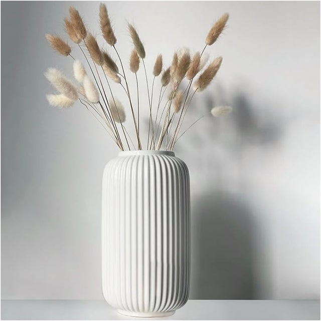 Jarrón de cerámica blanca acanalada de 20 cm de altura para hierba de la Pampa, jarrón decorativo para centro de mesa.
