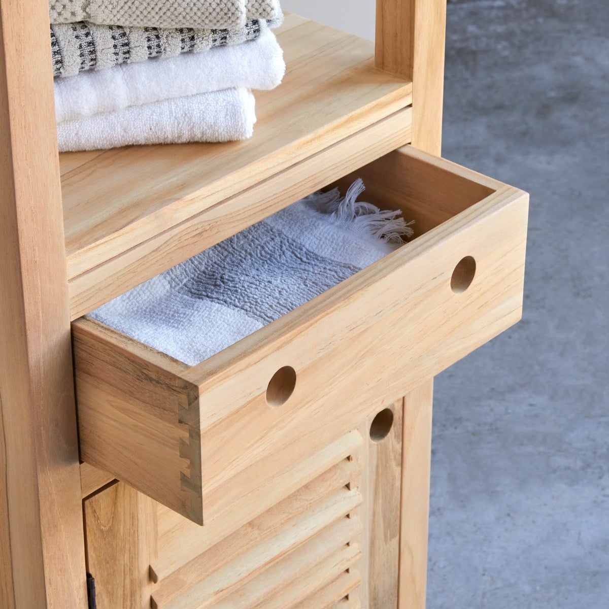 Tikamoon Scaffale a colonna in legno di teak porta oggetti arredo bagno 190cm Tikamoon - 5