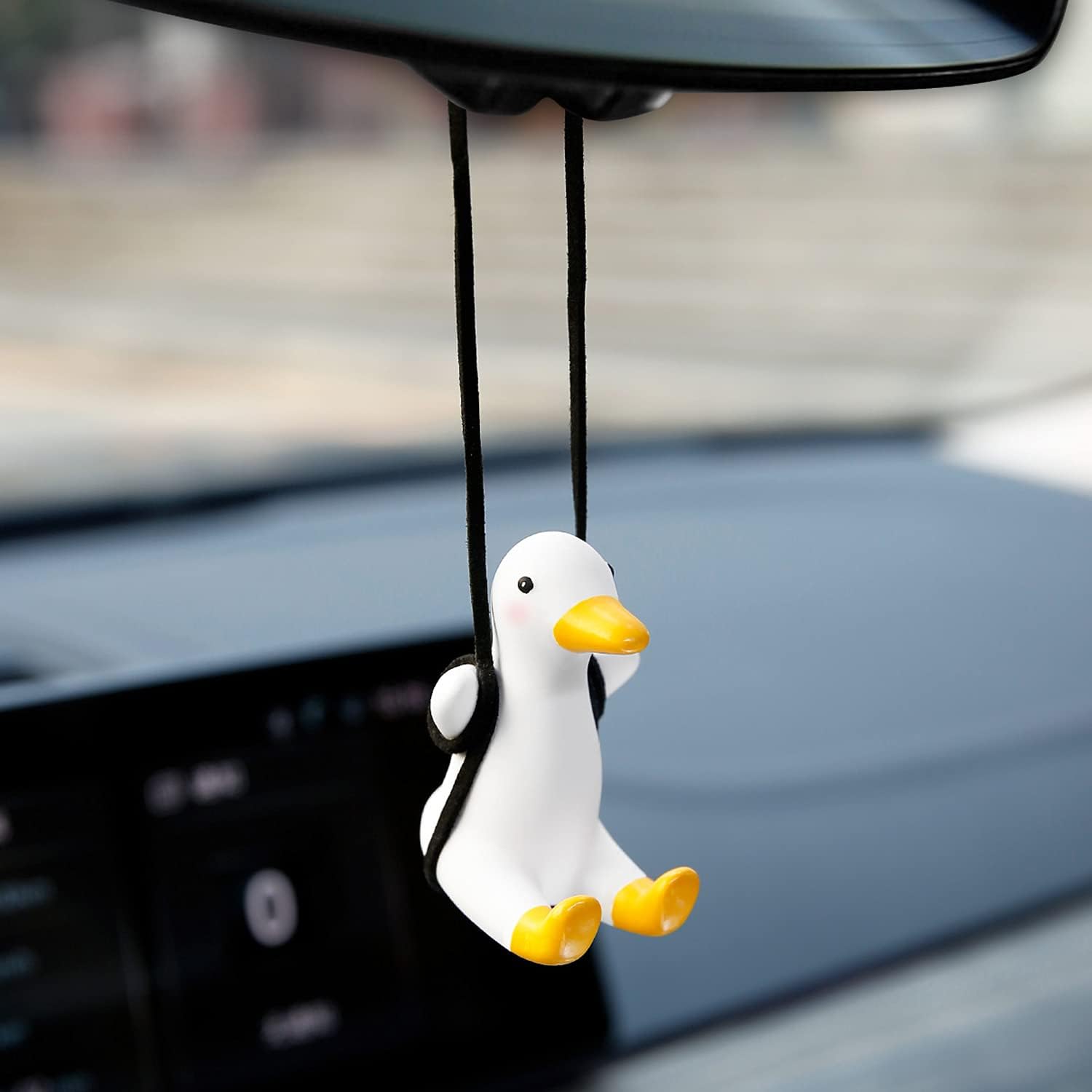 Simpatica decorazione da appendere allo specchietto dell'auto, decorazione per interni per specchietto retrovisore per stile divertente durante il tuo viaggio (A