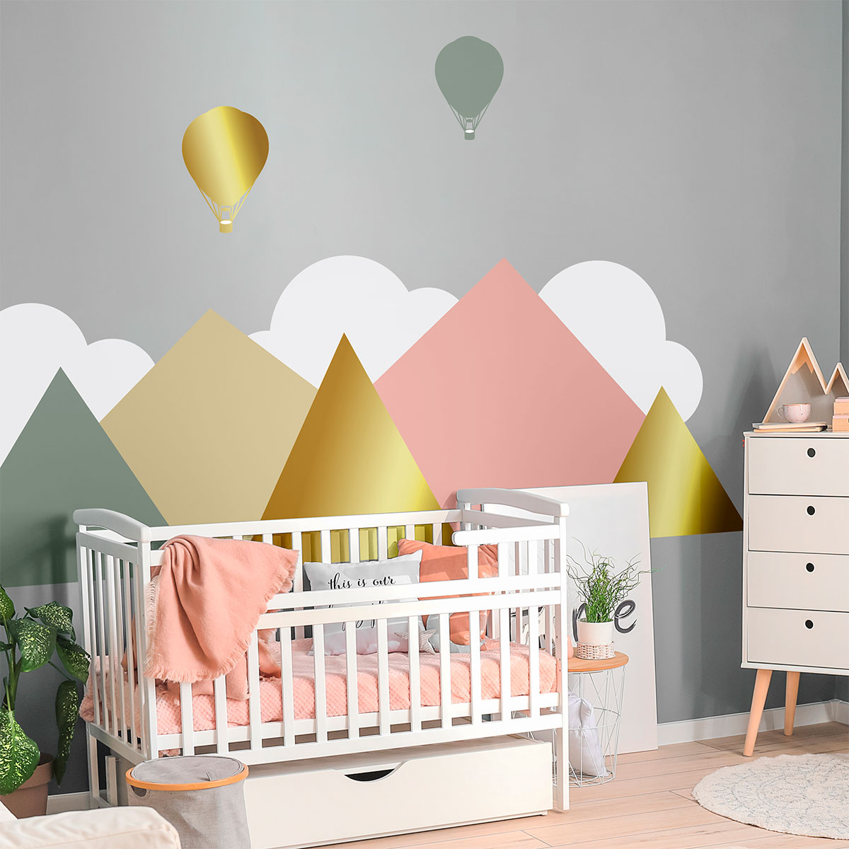 Vinilo niño montañas gigantes escandinavas esbjerg - adhesivo de pared - revestimiento sticker mural decorativo - 70x95cm