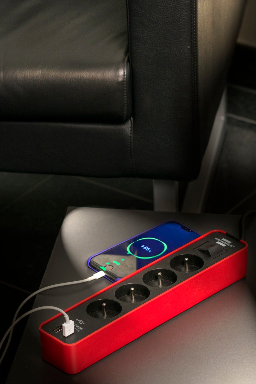 Multiprise Ecolor 4 prises avec interrupteur et 2 ports USB 5V DC 2,1A - 1,5m H05VV-F 3G1,0 ROUGE - 5