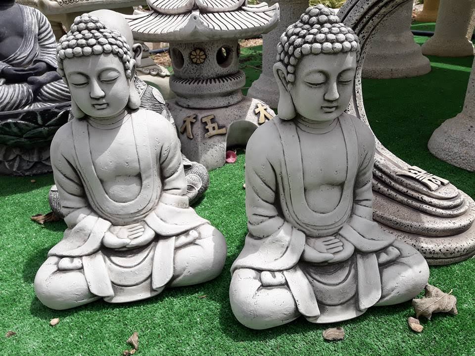 Figurine décorative de réussite du Bouddha pour le jardin 38 cm. Pierre en béton gris mousse - 4