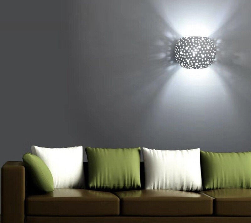 Applique murale intérieure blanche perforée, lampe en plâtre, design moderne et minimaliste - 1 douille G9 - dimensions 15 x 13 x 13 cm - 8