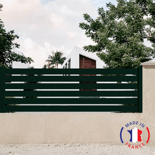 Clôture aluminium 6 lames modèle ajouré en kit Dimensions L.2107mm (poteaux compris) X H.675mm couleurs Vert RAL 6005