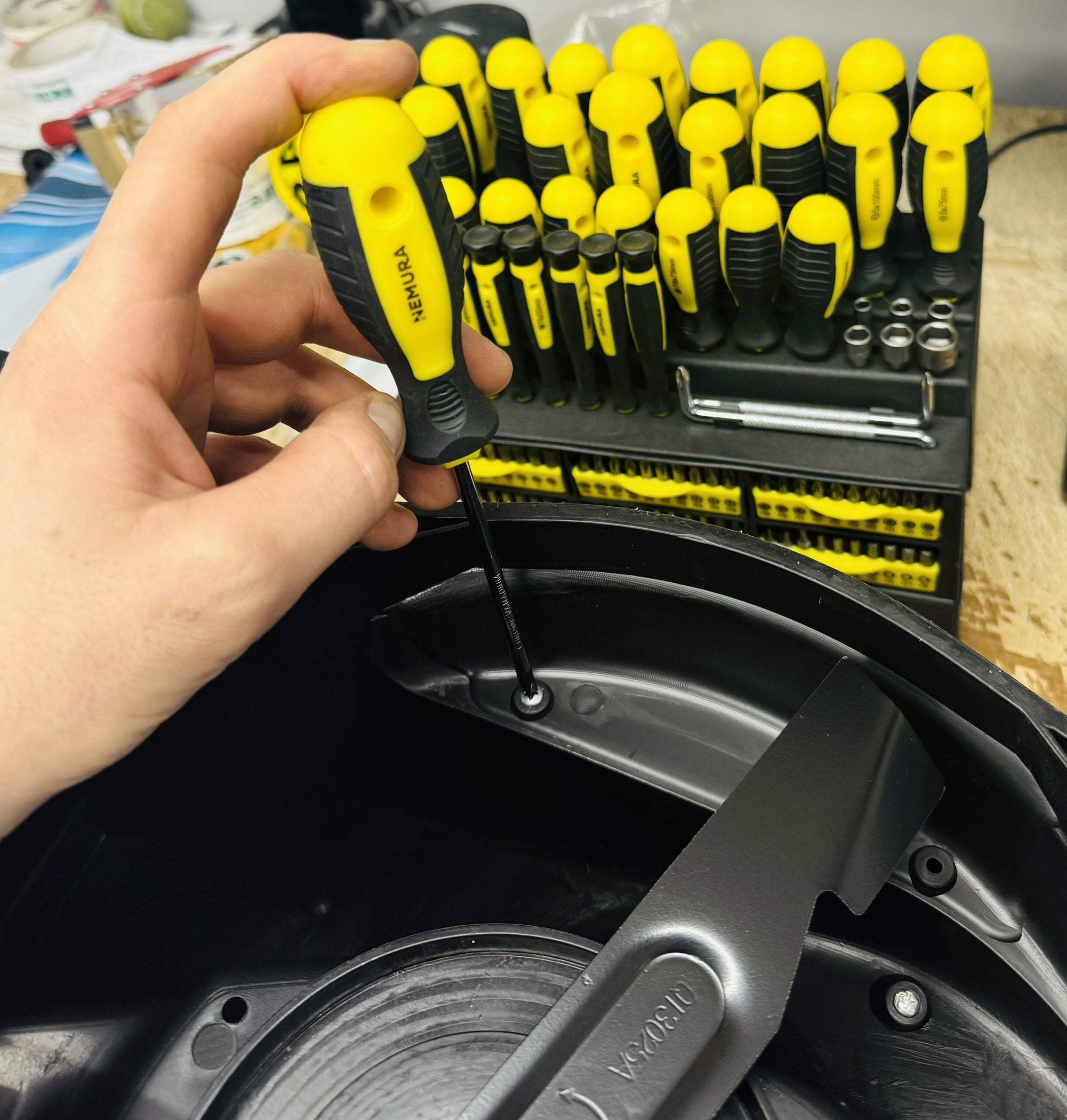 Set di cacciaviti e punte Nemura - 23 cacciaviti, 8 di precisione, 1 impugnatura, 6 bussole e 60 punte - Cromo vanadio - Qualità professionale - 4