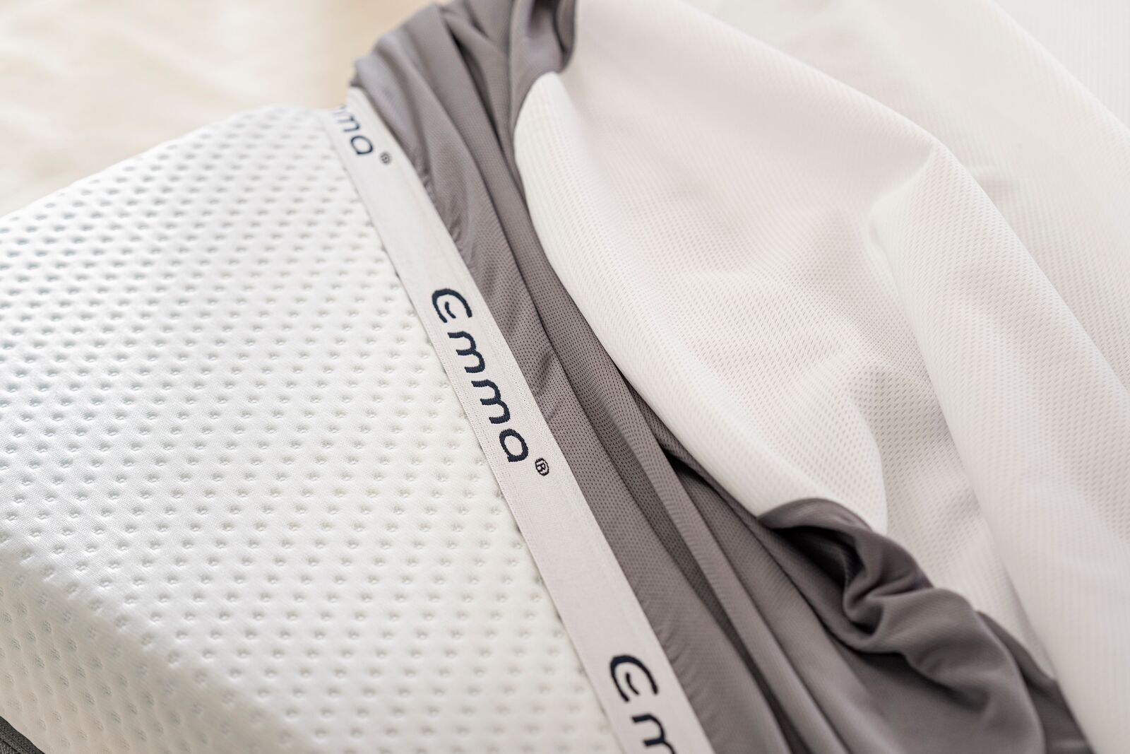 EMMA | Protège-Matelas Imperméable et Respirant | Doux et Confortable | Antibactérien Anti-allergènes | Durable - 3