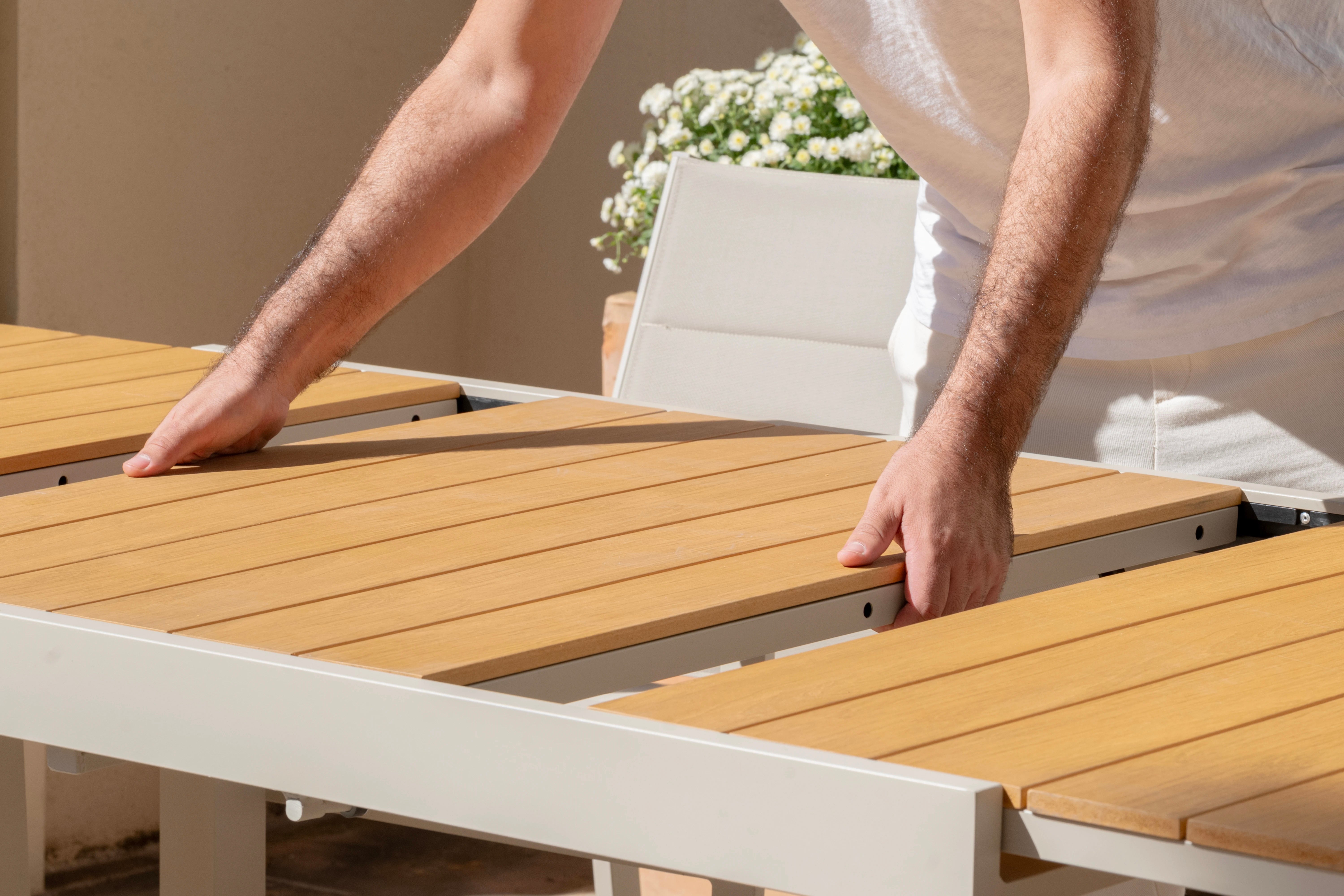 Set tavolo da giardino 300/200x100 cm e 8 sedie alluminio beige e textilene - Osaka - 2