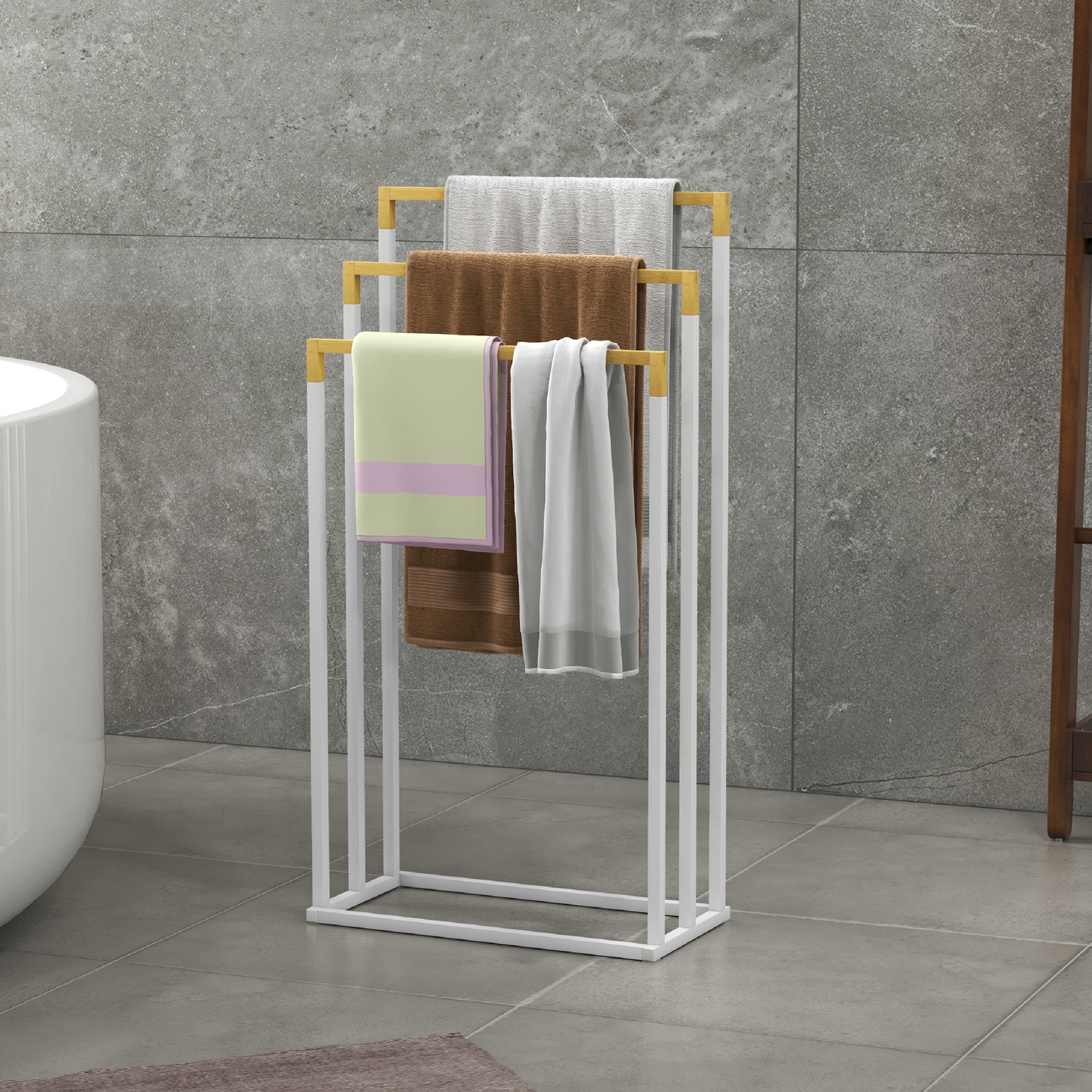 Toallero de pie kleankin con 3 barras de acero y bambú, estante para toallas autoportante para baño, blanco y madera natural