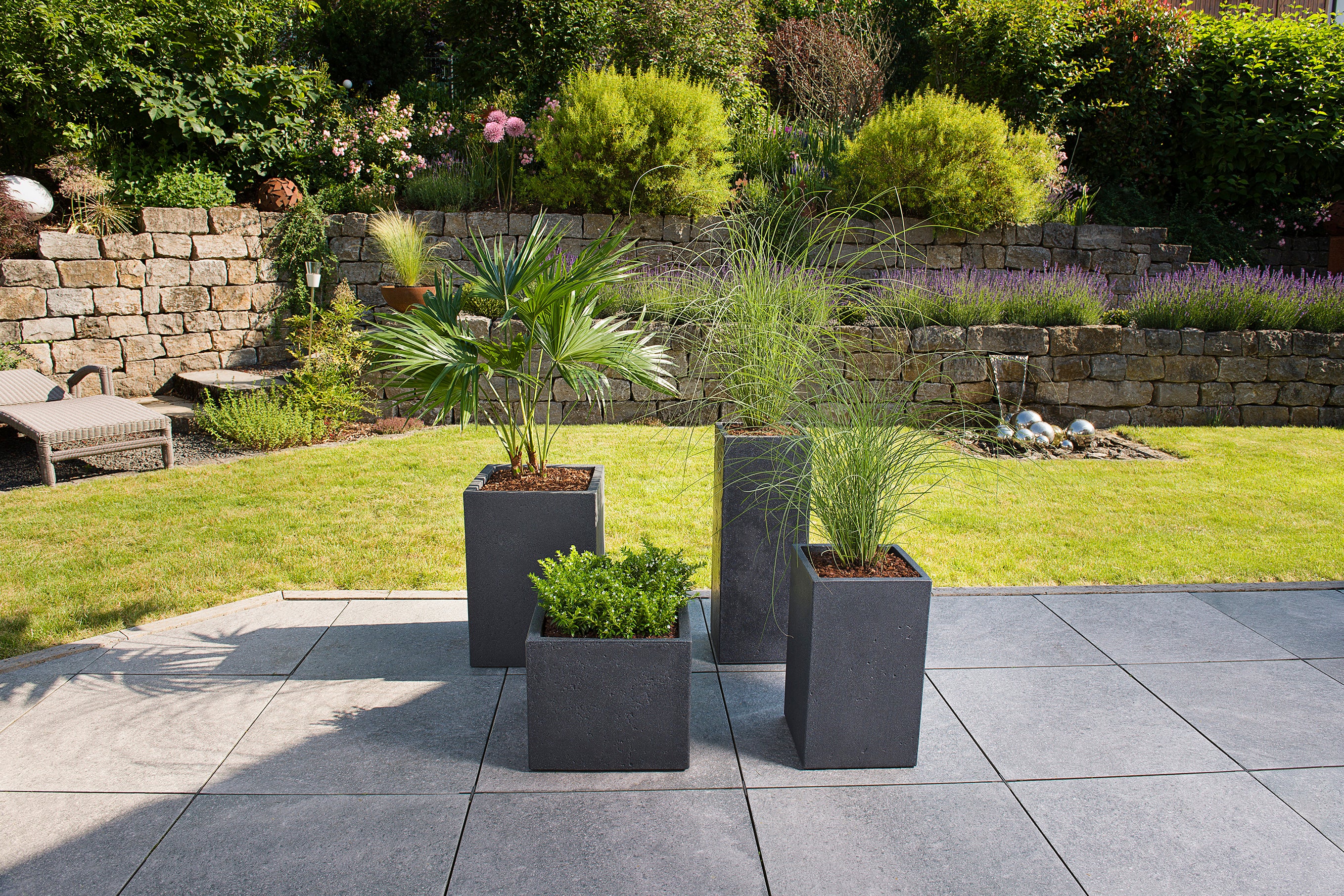 Scheurich C-Cube 30, bac à plantes/pot à fleurs/jardinière, carré, coloris: Stony Black, fabriqué avec du plastique recyclé, pour l’extérieur - 3