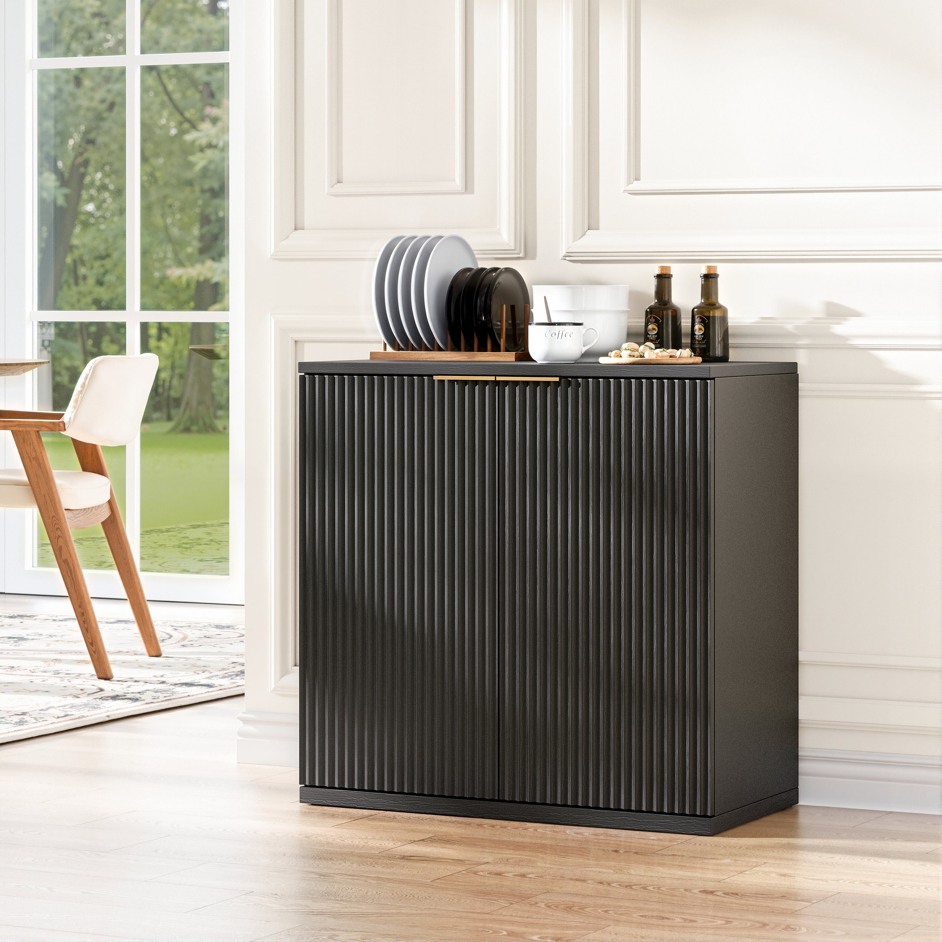 Armario moderno con frontal plisado y tirador metálico, color negro y roble claro, 60x30x70 cm. aparador multifuncional para salón y dormitorio.