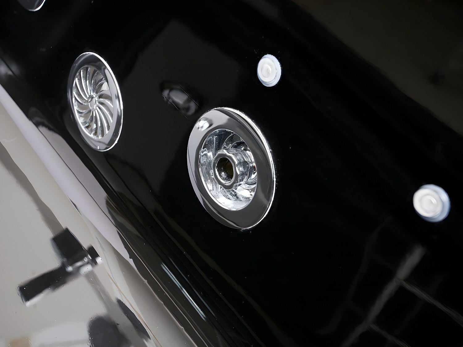 Baignoire balnéo vitrée semi-îlot à leds DYONA - 1 place - 260L - 170*85*58cm - Noir brillant - 6